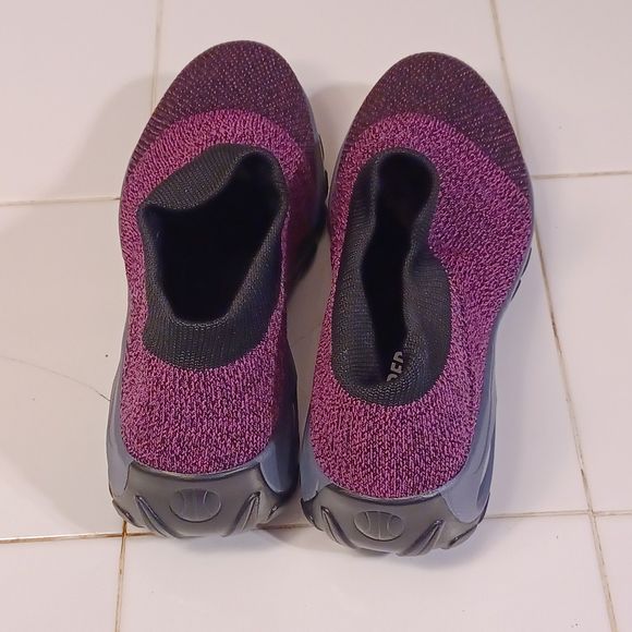 Hyperboost Women's Slip-on Sneakers, Size 9, Purple - Picture 4 of 10